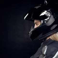 Kominiarka motocyklowa na lato: Jak wybrać chłodny komfort?