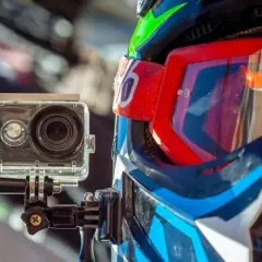Kamera na kask motocyklowy: Jak wybrać i nie żałować? Poradnik