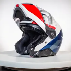 Kask motocyklowy: Jak wybrać bezpieczny i idealnie dopasowany?