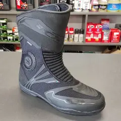 Jakie buty motocyklowe? Ekspert radzi: Bezpieczeństwo to podstawa!