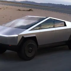 Tesla: Geneza, twórcy, fabryki. Skąd naprawdę pochodzi?