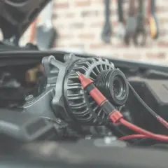 Jak sprawdzić alternator? Diagnoza krok po kroku + koszty!