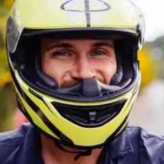 Jak dobrać kask motocyklowy? Poradnik: bezpieczeństwo i idealne dopasowanie