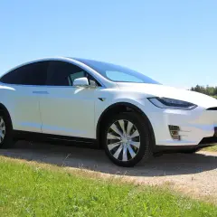Ile kosztuje Tesla? Ceny, dopłaty, finansowanie i realne koszty
