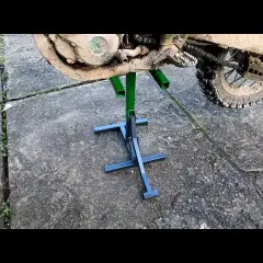 Stojak motocyklowy DIY: Zrób go sam, oszczędź i jeźdź bezpiecznie!