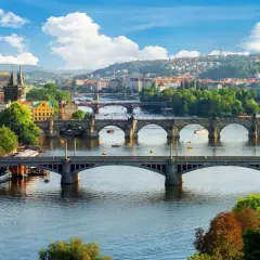 Praga samochodem: Najlepsza trasa z Polski? Winiety, korki, porady