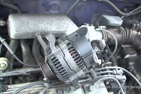 Toyota Avensis: Demontaż alternatora bez tajemnic zrób to sam!