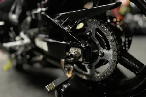 Łańcuch motocyklowy: Jak czyścić, by służył latami?