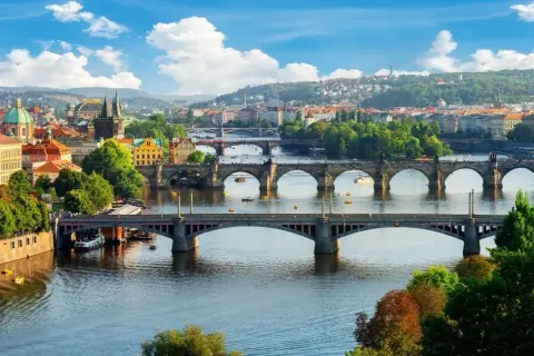 Praga samochodem: Najlepsza trasa z Polski? Winiety, korki, porady