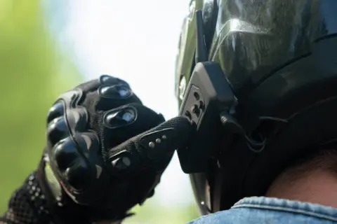 Interkom motocyklowy: Jak wybrać idealny? Cardo, Sena, Mesh, Bluetooth