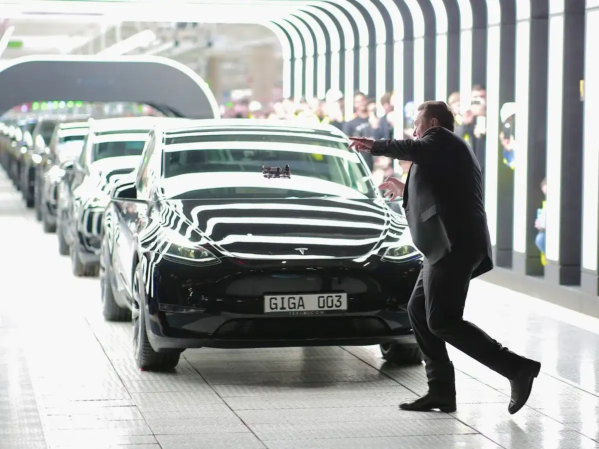 Kto produkuje Teslę? Firma, Elon Musk i globalne Gigafactory