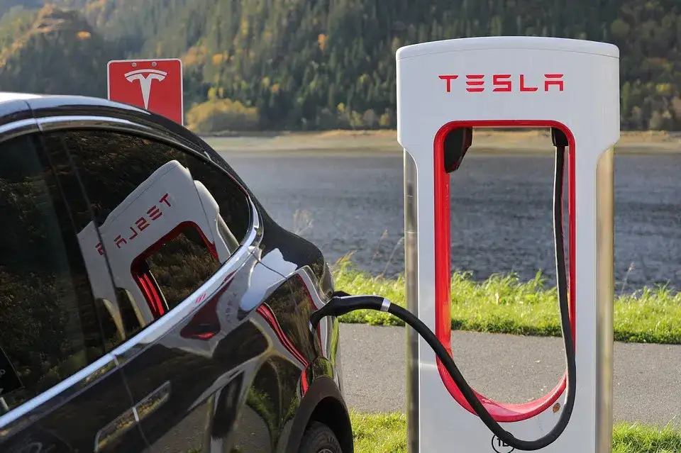 Tesla Supercharger stacja ładowania