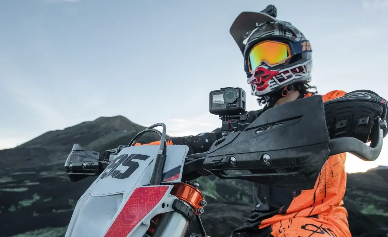 kamera na kask motocyklowy parametry porównanie