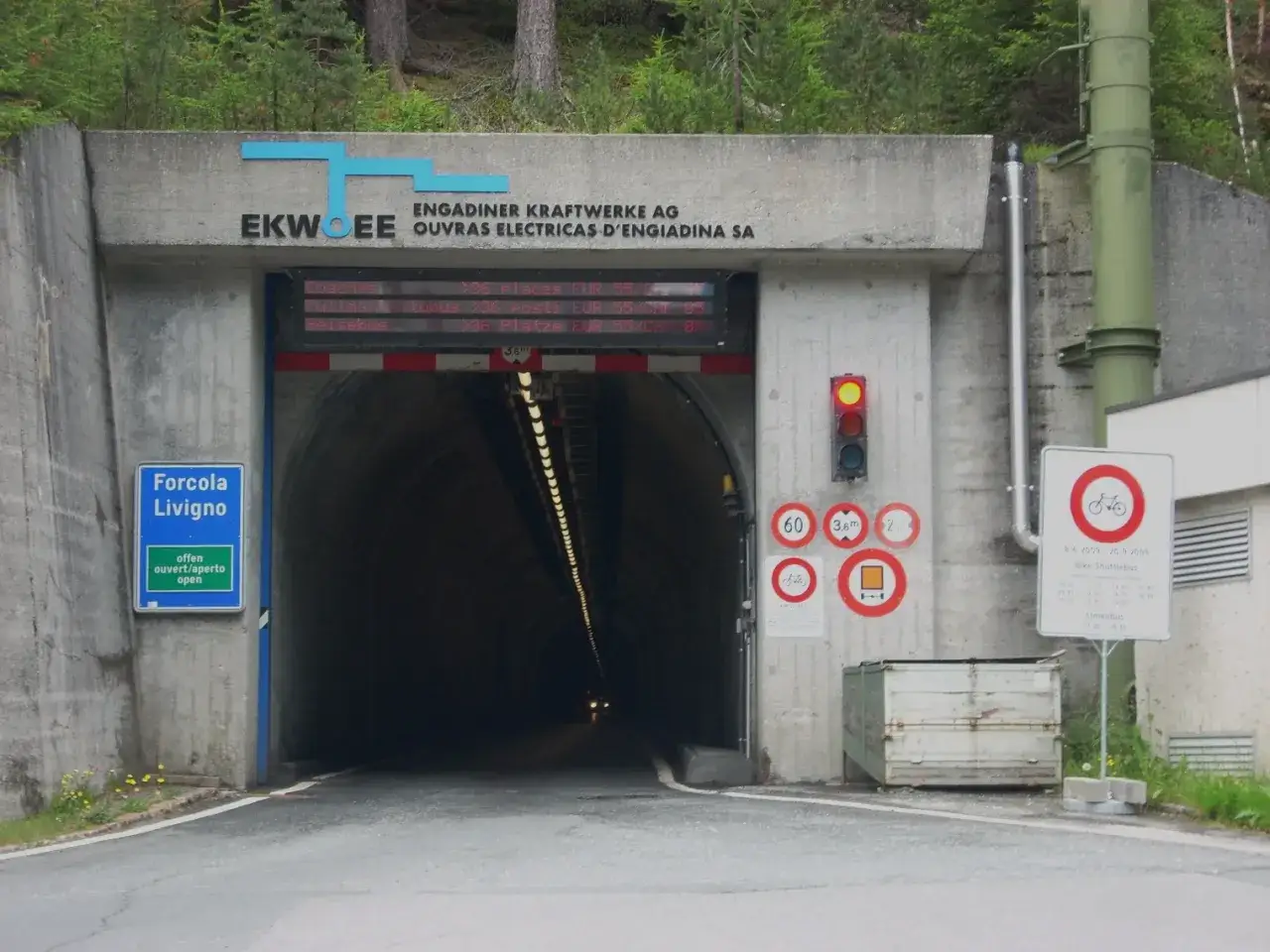 Tunel Munt la Schera wjazd bramki